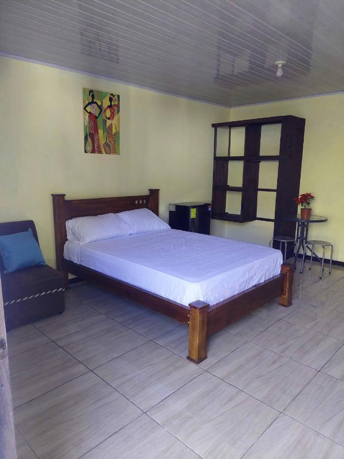 Anchia - Hostel Alajuela Exterior photo