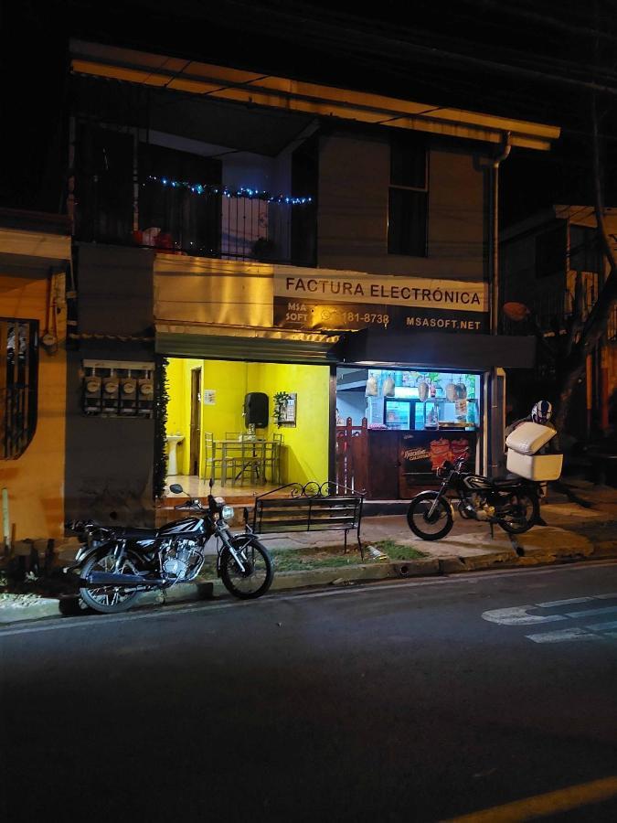 Anchia - Hostel Alajuela Exterior photo
