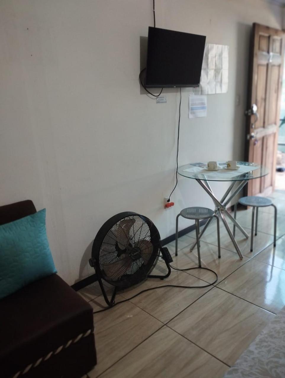 Anchia - Hostel Alajuela Exterior photo