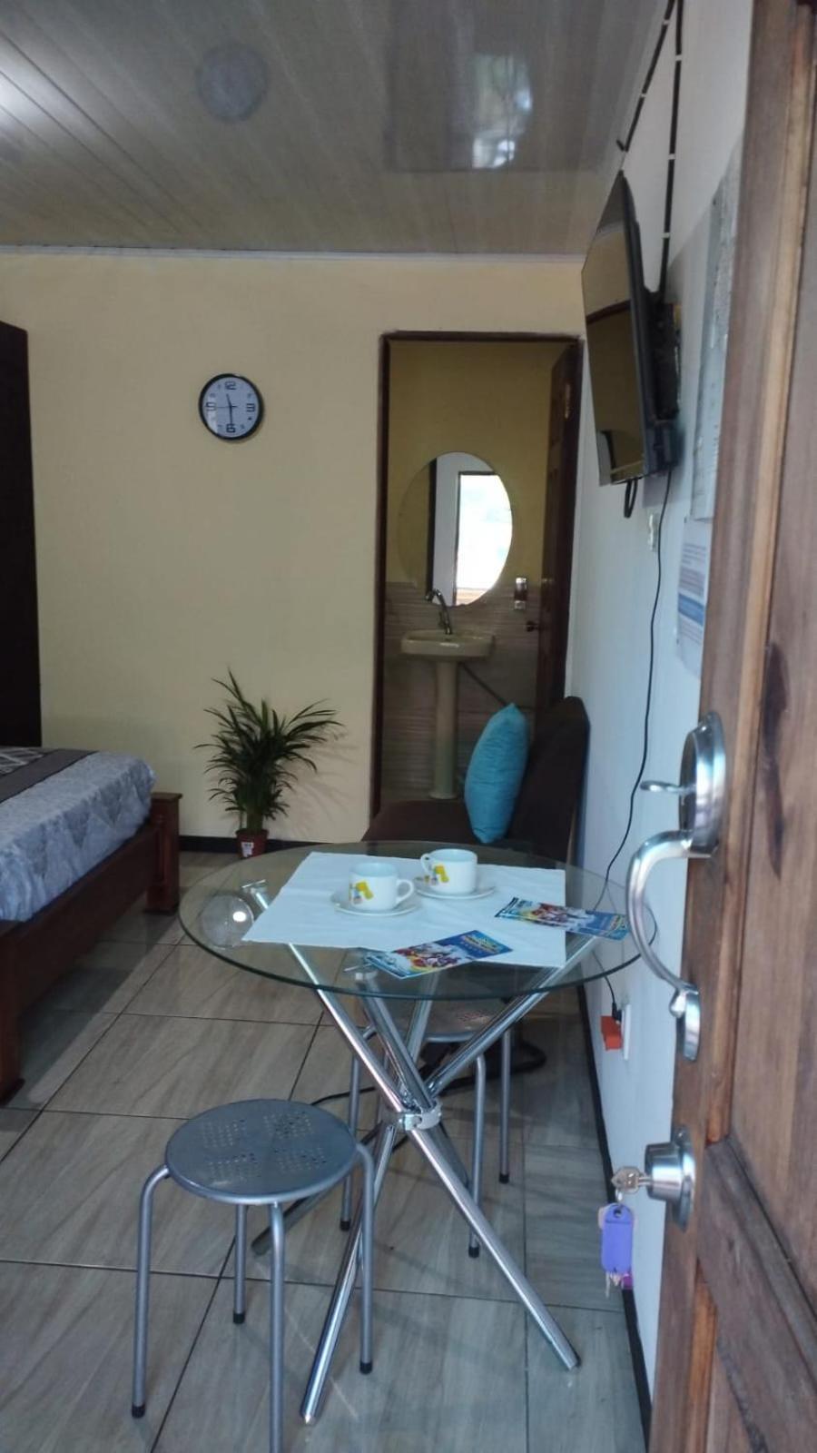 Anchia - Hostel Alajuela Exterior photo